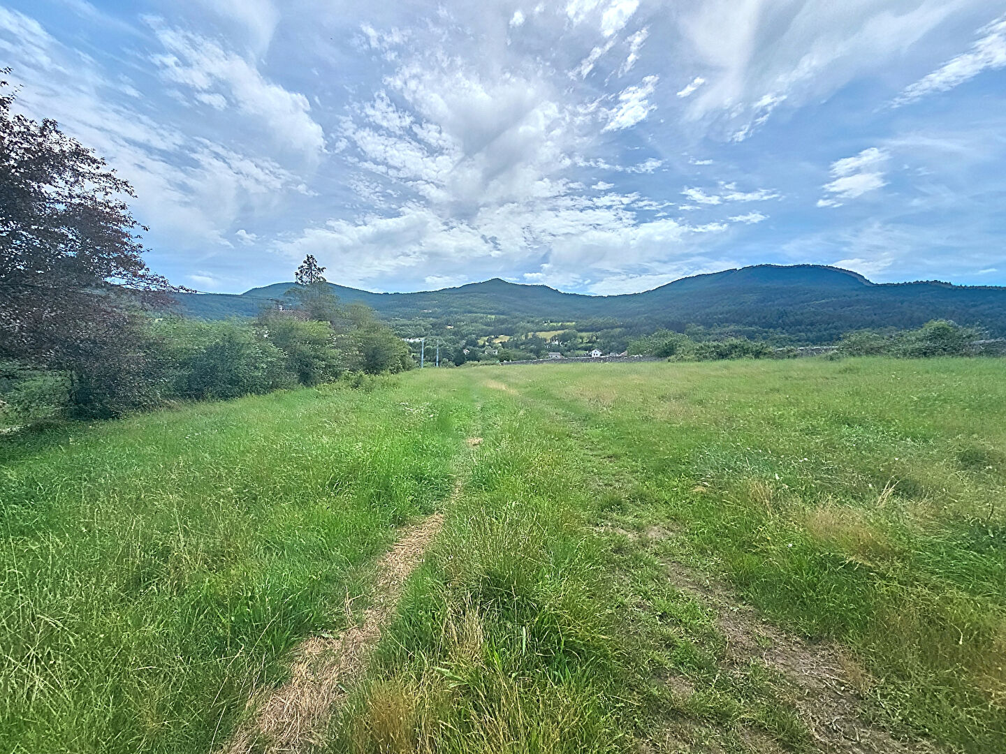 EXCLUSIVITE Terrain avec vue dégagée de 782 m2  dans le centre de RETOURNAC