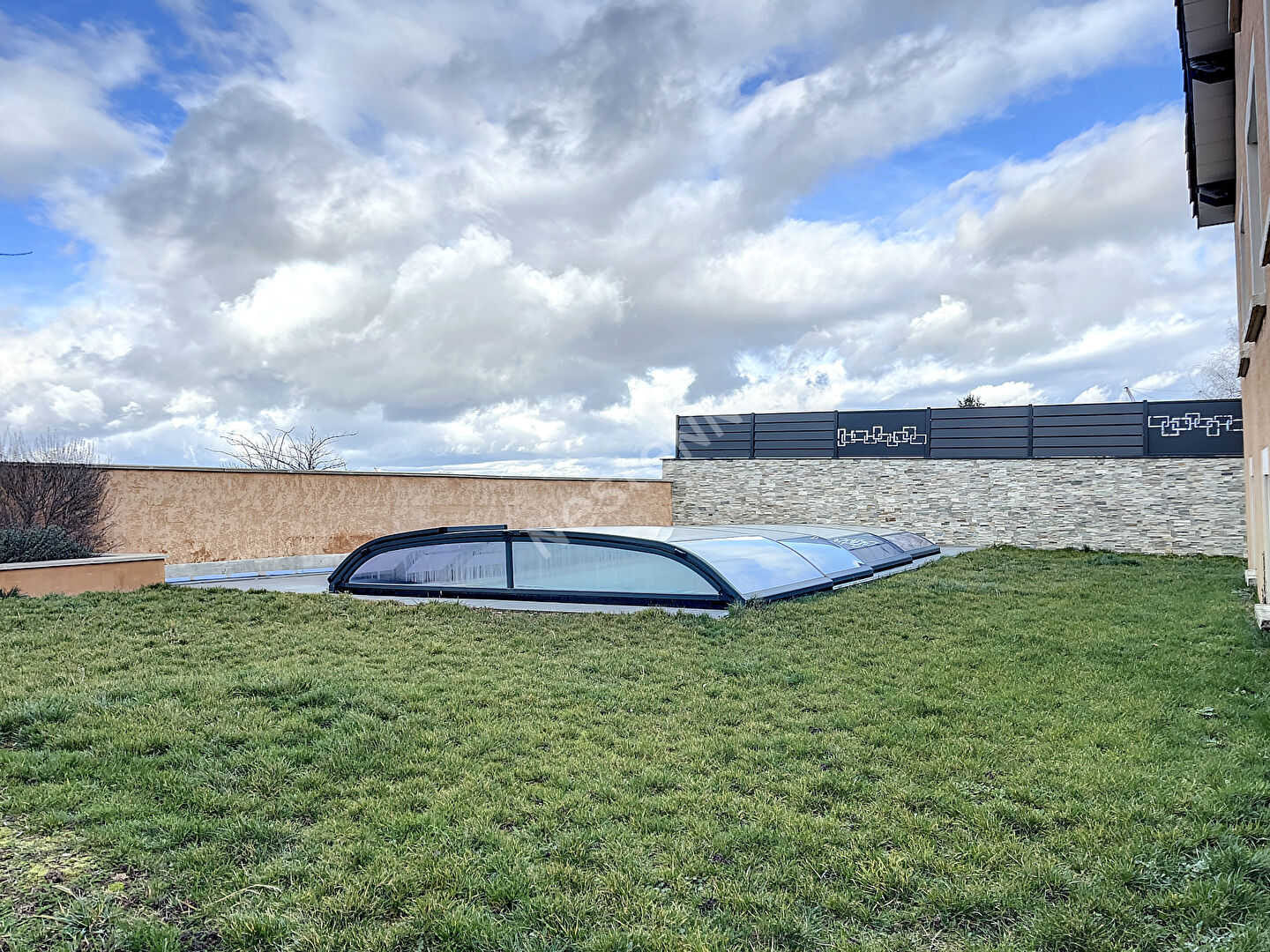 Maison proche centre SAINT MAURICE DE LIGNON avec garage, piscine couverte et terrain