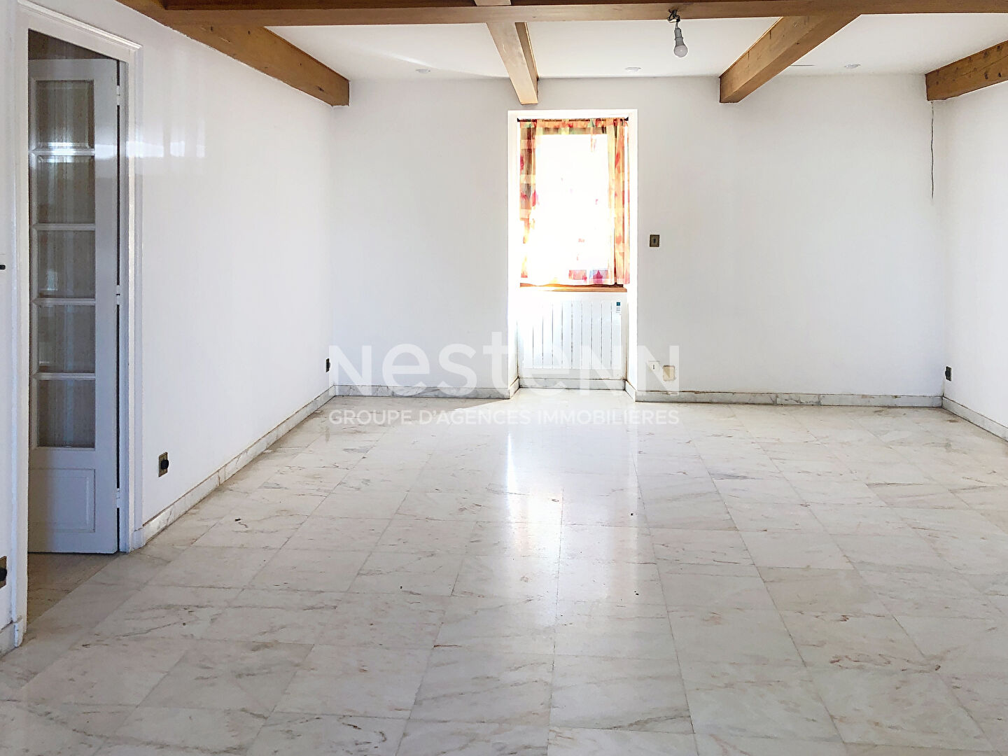 EXCLUSIVITE  ! Grande maison en pierre  avec garage et terrain clos proche centre  de GRAZAC