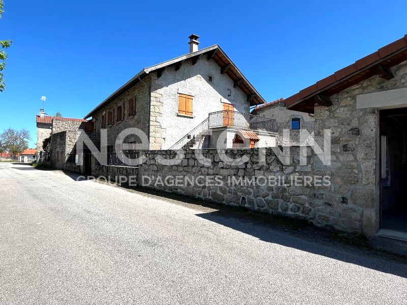 EXCLUSIVITE  ! Grande maison en pierre  avec garage et terrain clos proche centre  de GRAZAC