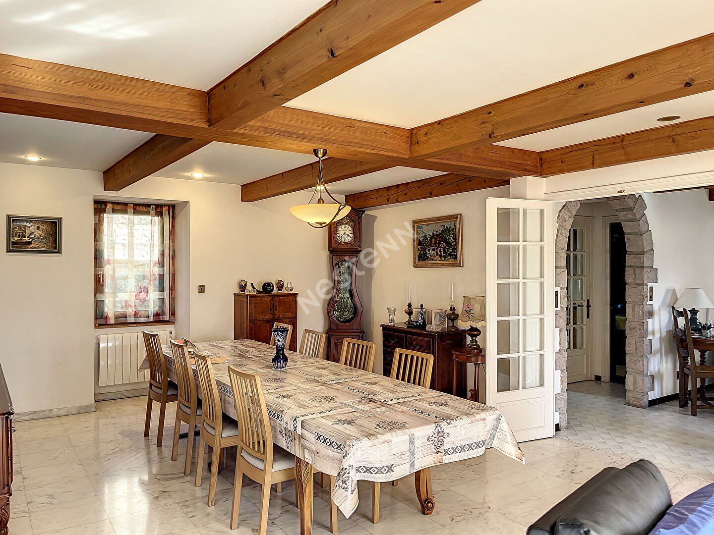 EXCLUSIVITE  ! Grande maison en pierre  avec garage et terrain clos proche centre  de GRAZAC