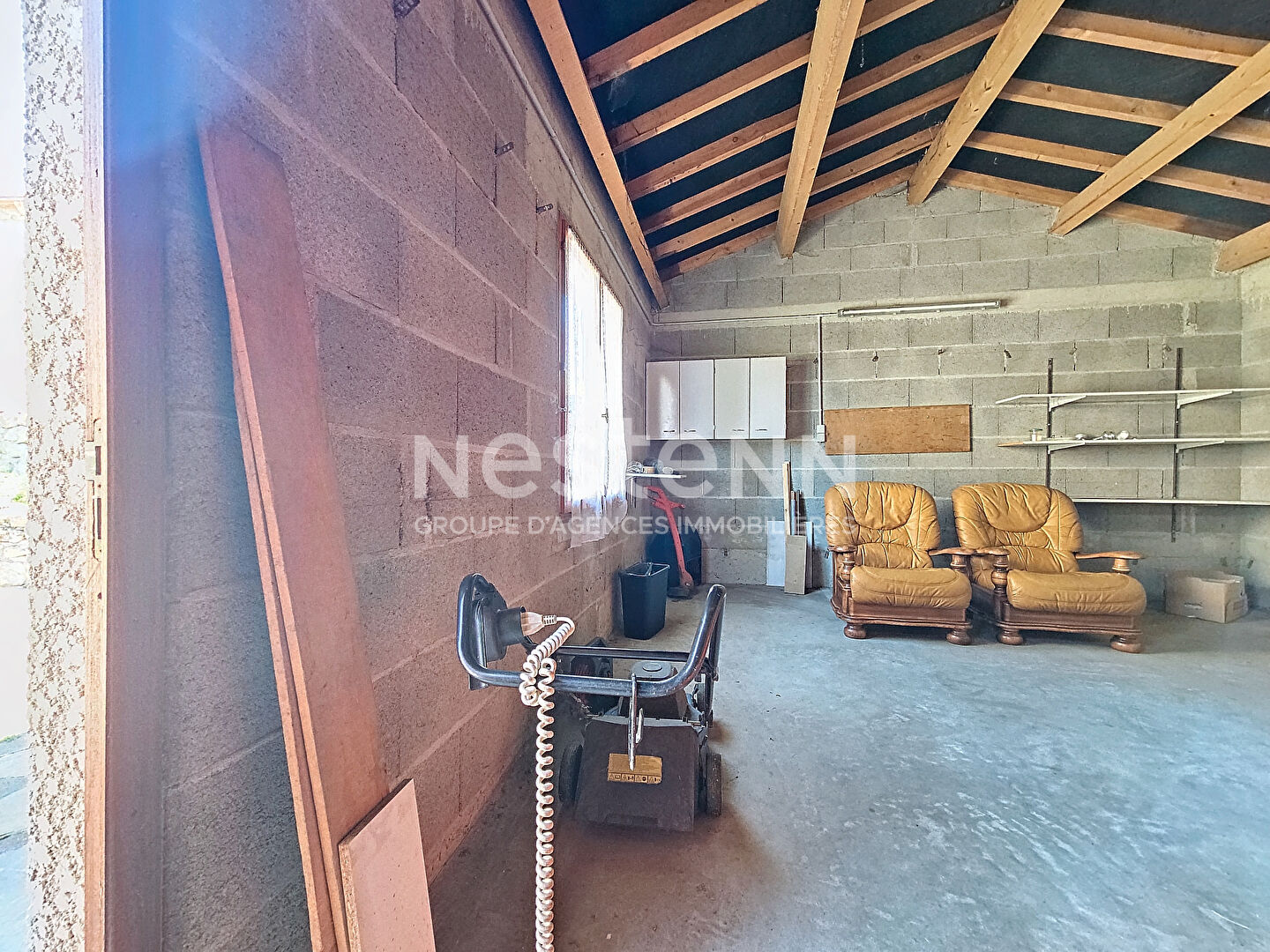EXCLUSIVITE  ! Grande maison en pierre  avec garage et terrain clos proche centre  de GRAZAC