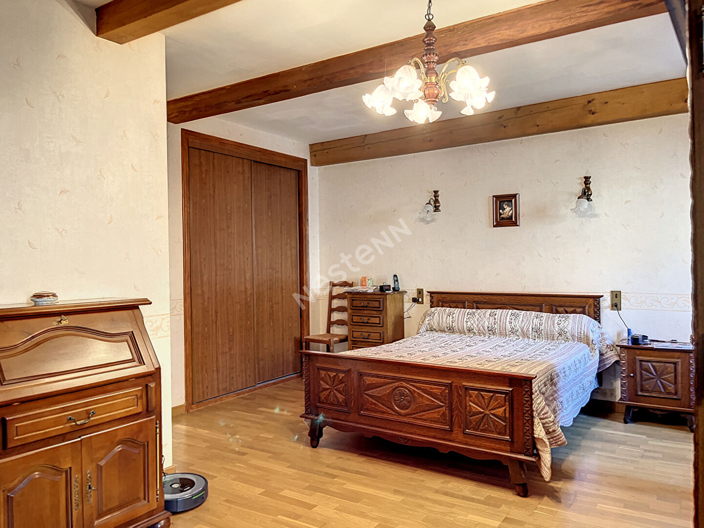 EXCLUSIVITE  ! Grande maison en pierre  avec garage et terrain clos proche centre  de GRAZAC