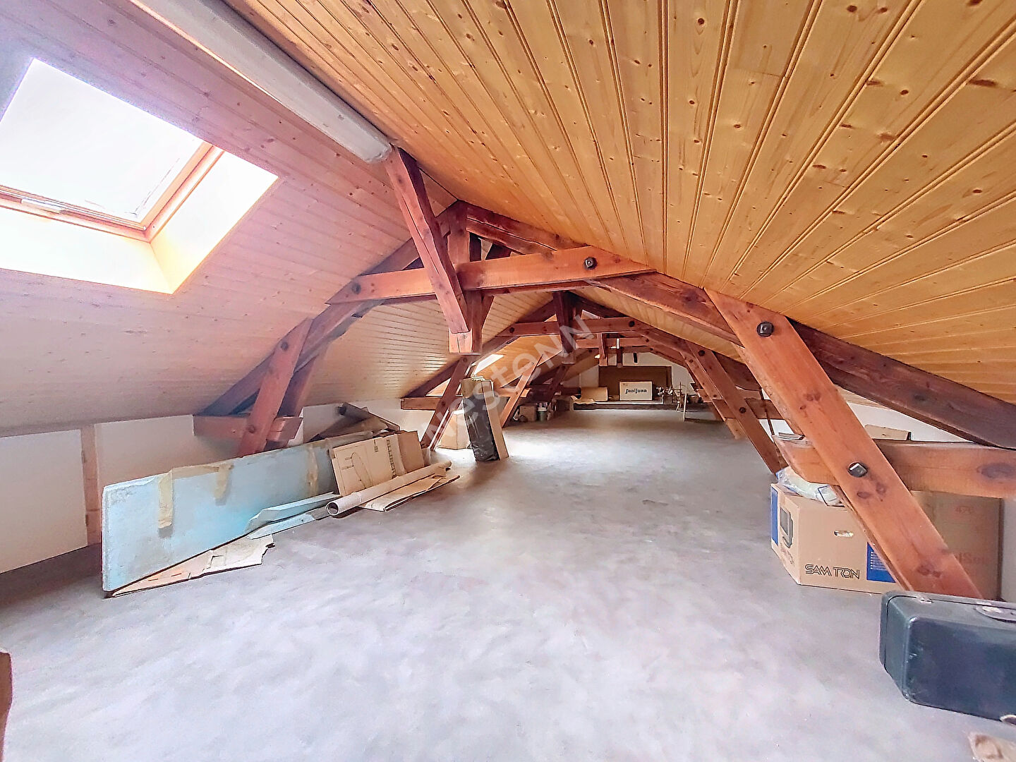 Maison composée de 2 appartements avec terrain dans le centre de Saint Maurice de Lignon