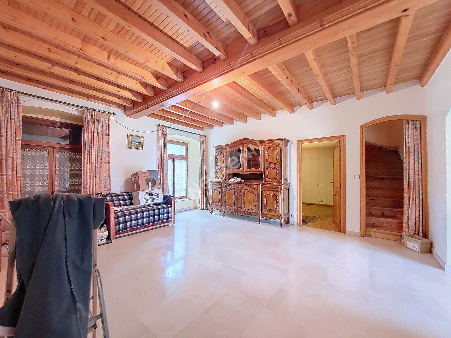 Maison composée de 2 appartements avec terrain dans le centre de Saint Maurice de Lignon