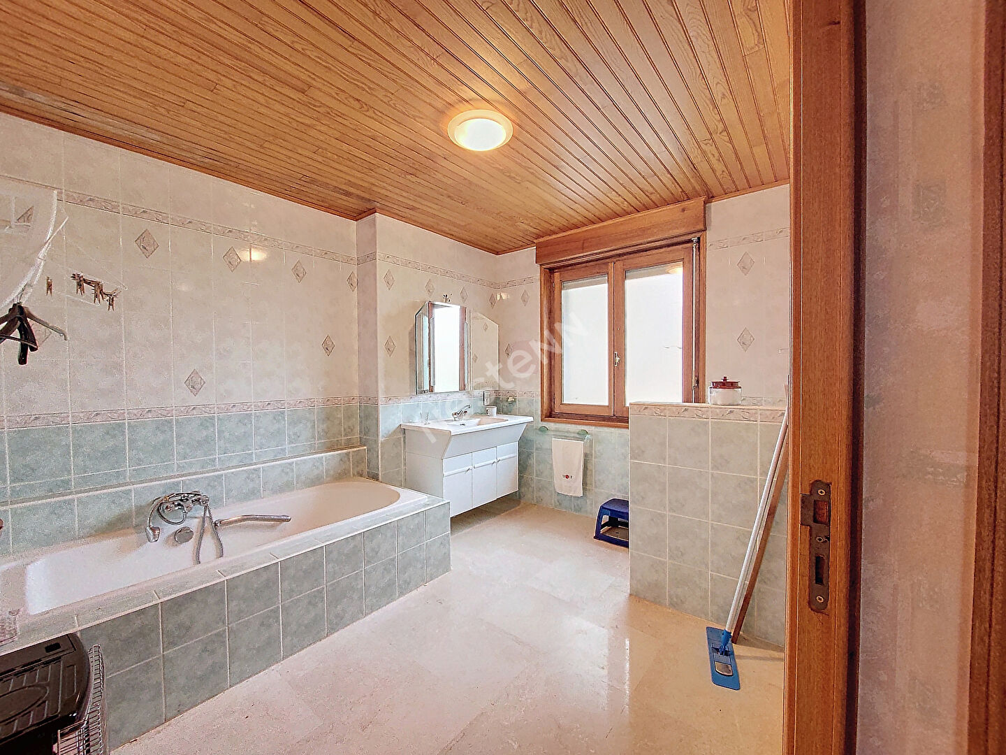 Maison composée de 2 appartements avec terrain dans le centre de Saint Maurice de Lignon