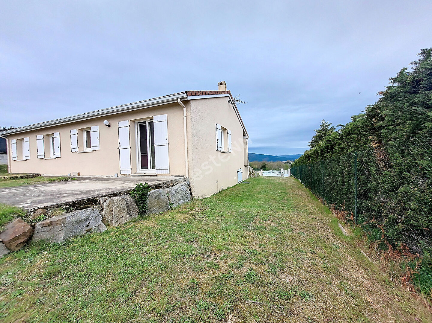 ST Maurice de lignon Maison  lumineuse de plain pied avec terrain et garage