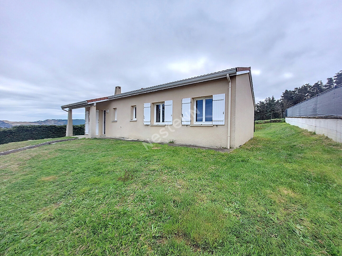 ST Maurice de lignon Maison  lumineuse de plain pied avec terrain et garage