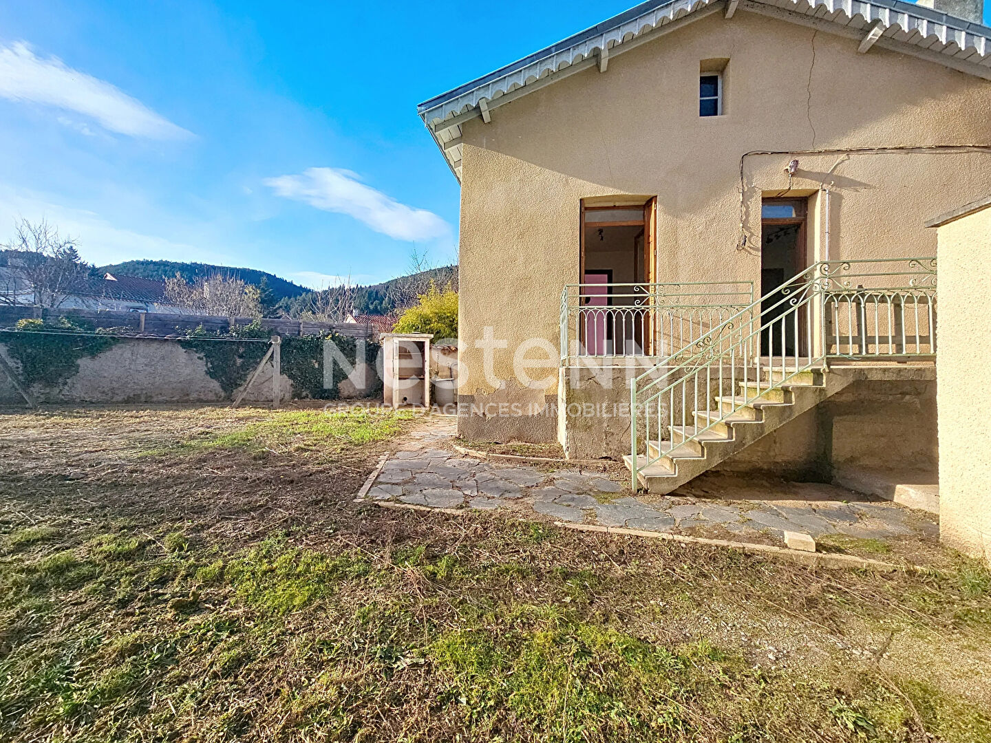 CENTRE BAS EN BASSET Maison  de village à rénover sur 450 m2 de terrain clos