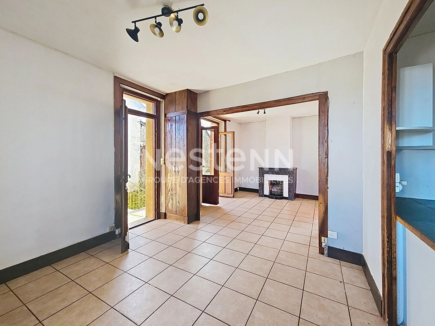 CENTRE BAS EN BASSET Maison  de village à rénover sur 450 m2 de terrain clos