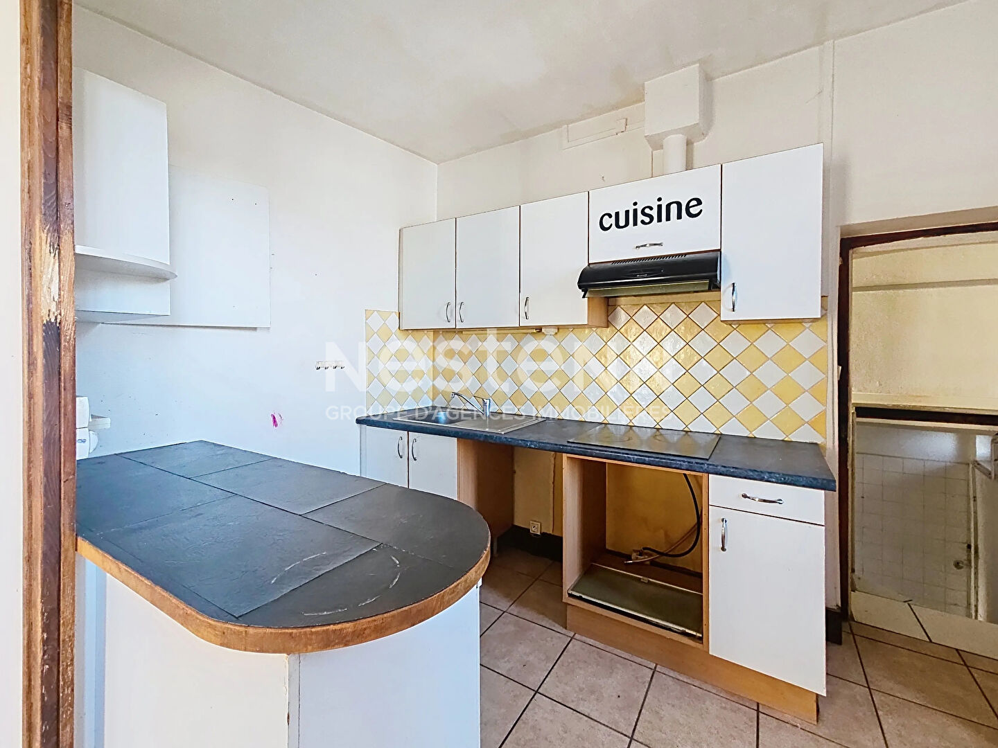CENTRE BAS EN BASSET Maison  de village à rénover sur 450 m2 de terrain clos