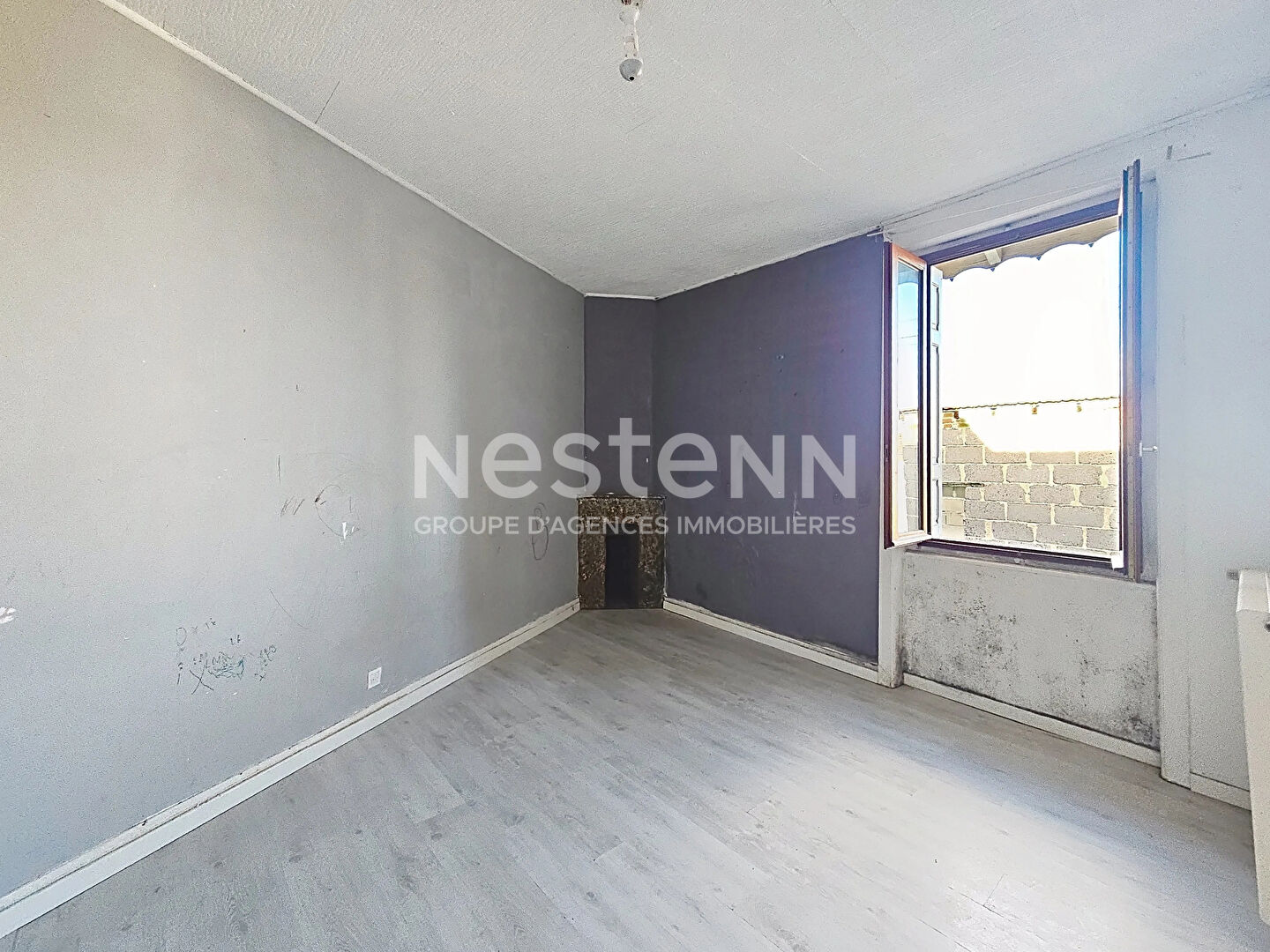 CENTRE BAS EN BASSET Maison  de village à rénover sur 450 m2 de terrain clos