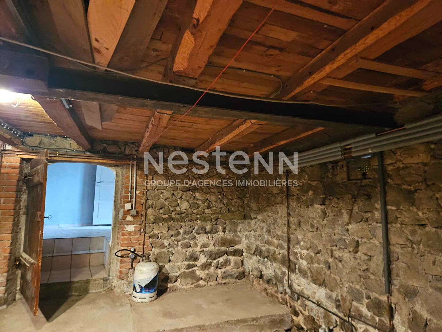 CENTRE BAS EN BASSET Maison  de village à rénover sur 450 m2 de terrain clos