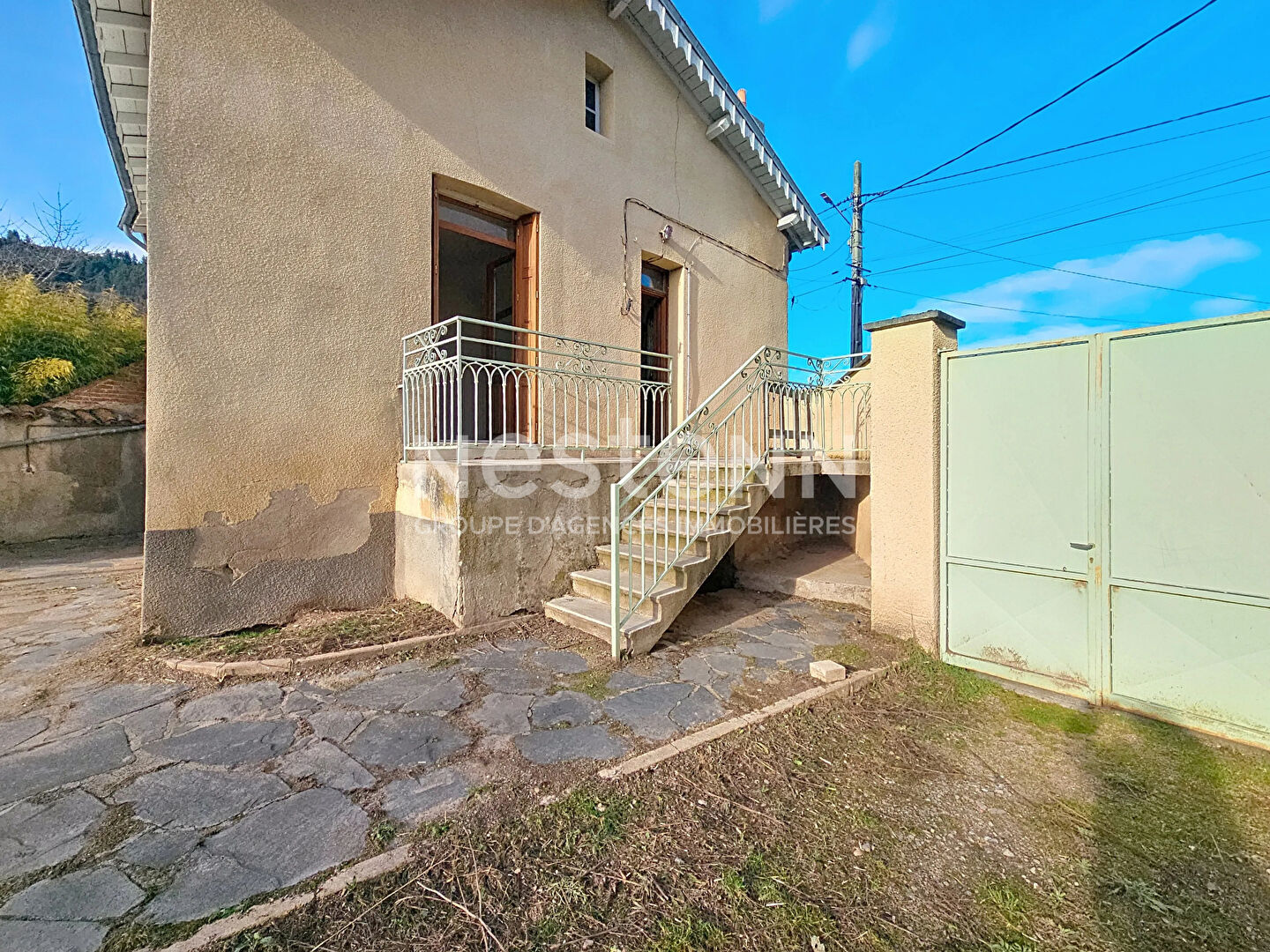 CENTRE BAS EN BASSET Maison  de village à rénover sur 450 m2 de terrain clos