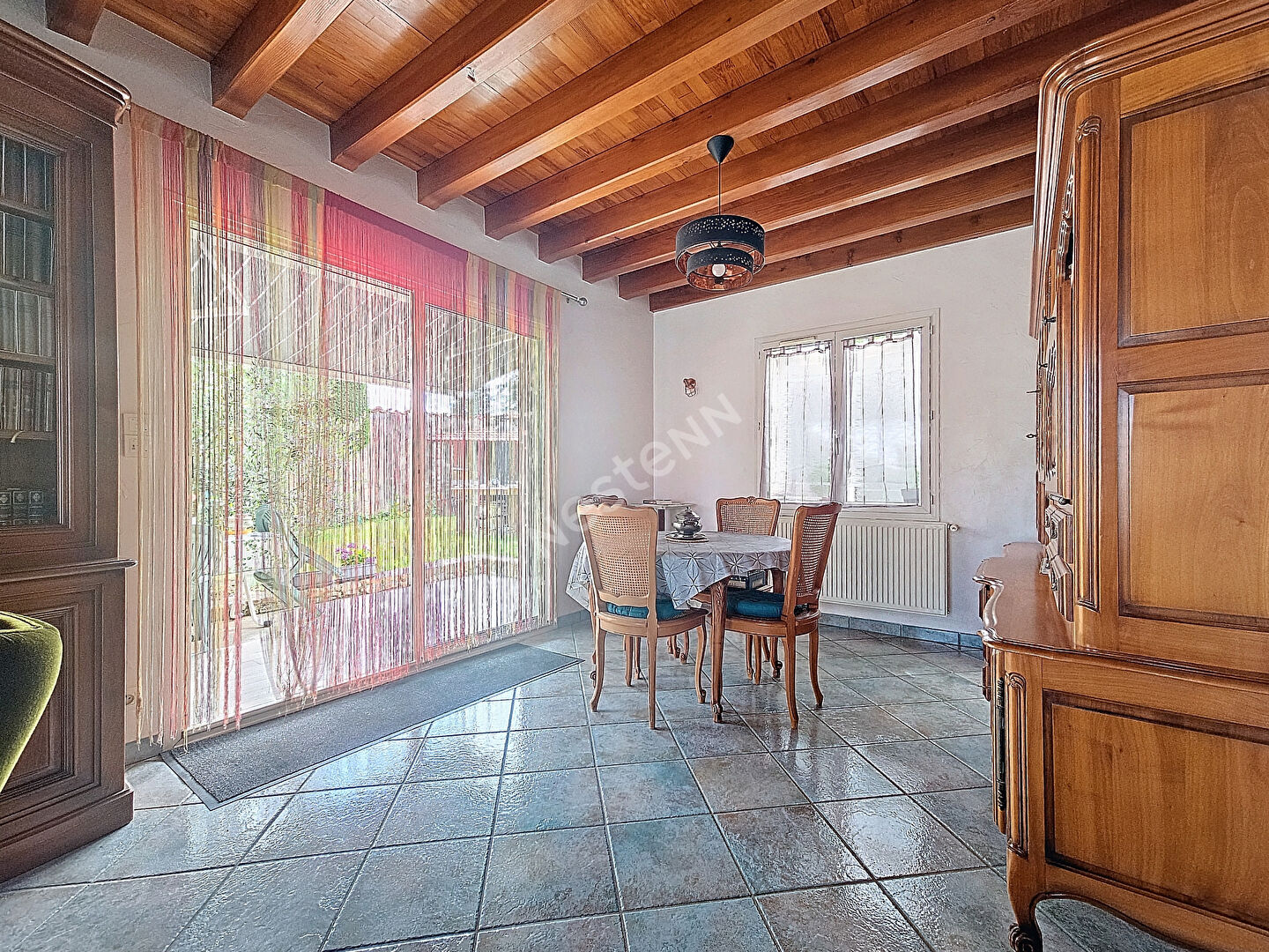 Maison sur plus de  1000 m2 de terrain clos et piscinable dans le centre de BAS EN BASSET