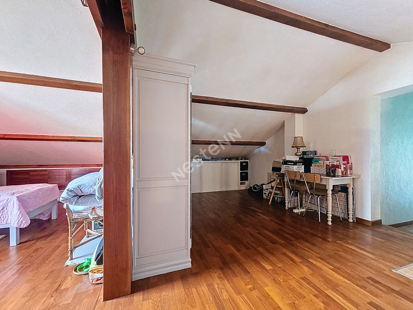 Maison sur plus de  1000 m2 de terrain clos et piscinable dans le centre de BAS EN BASSET