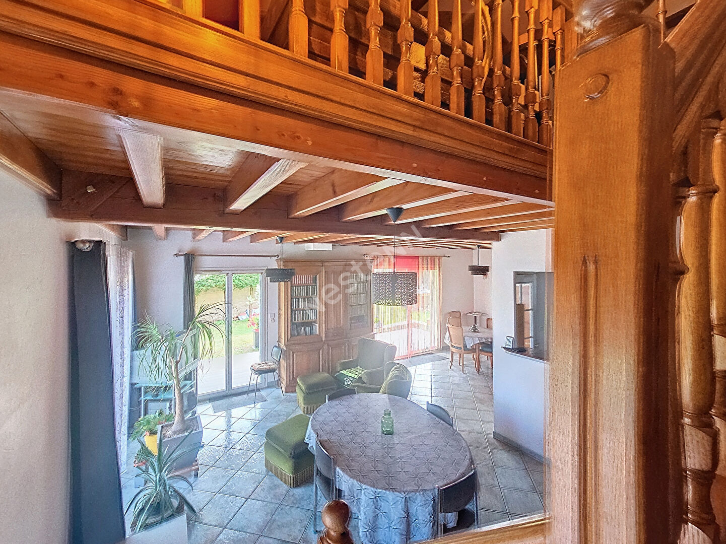 Maison sur plus de  1000 m2 de terrain clos et piscinable dans le centre de BAS EN BASSET