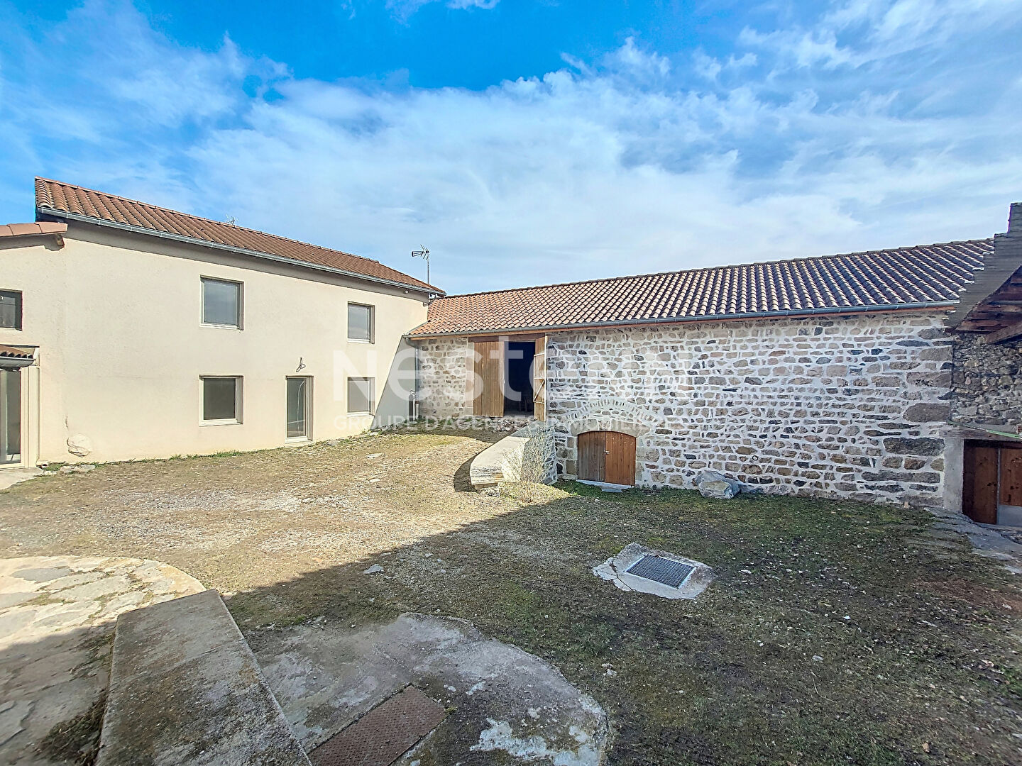 EXCLUSIVITE ! RETOURNAC Ancien corps de ferme sur 1980 m2 de terrain environ