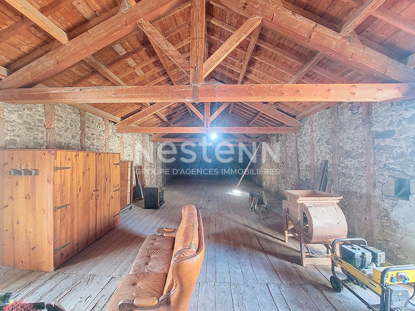 EXCLUSIVITE ! RETOURNAC Ancien corps de ferme sur 1980 m2 de terrain environ