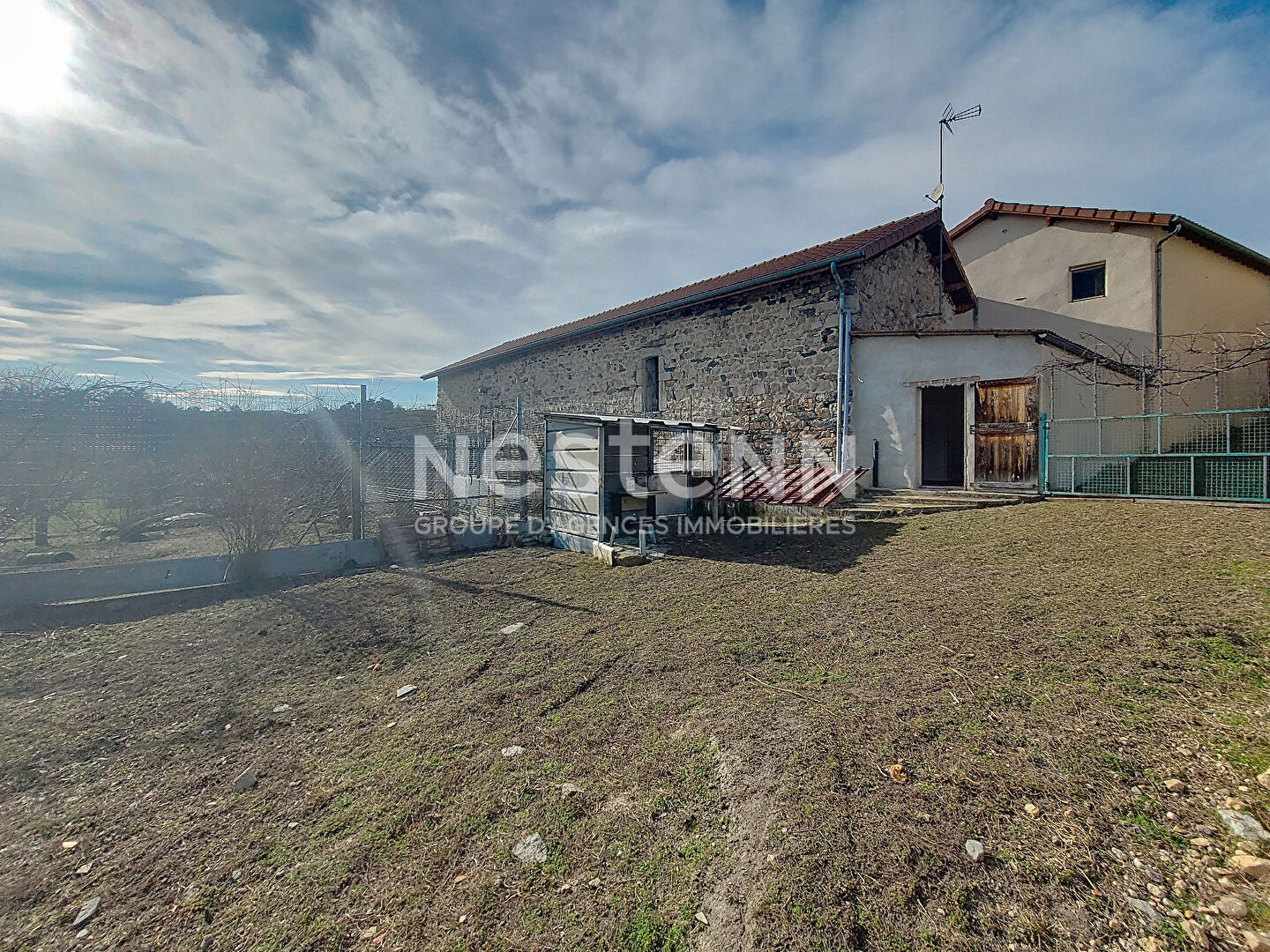 EXCLUSIVITE ! RETOURNAC Ancien corps de ferme sur 1980 m2 de terrain environ