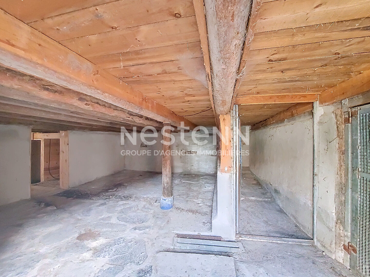 EXCLUSIVITE ! RETOURNAC Ancien corps de ferme sur 1980 m2 de terrain environ