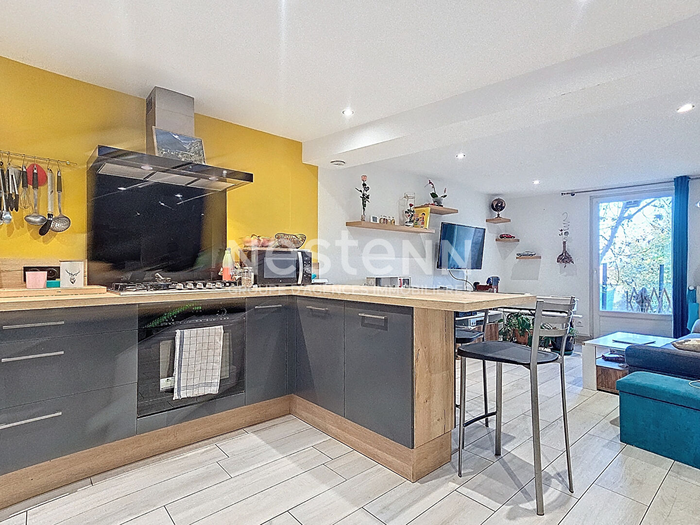 EXCLUSIVITE ! Maison  de ville Saint Maurice De Lignon , trois chambres, avec petit terrain