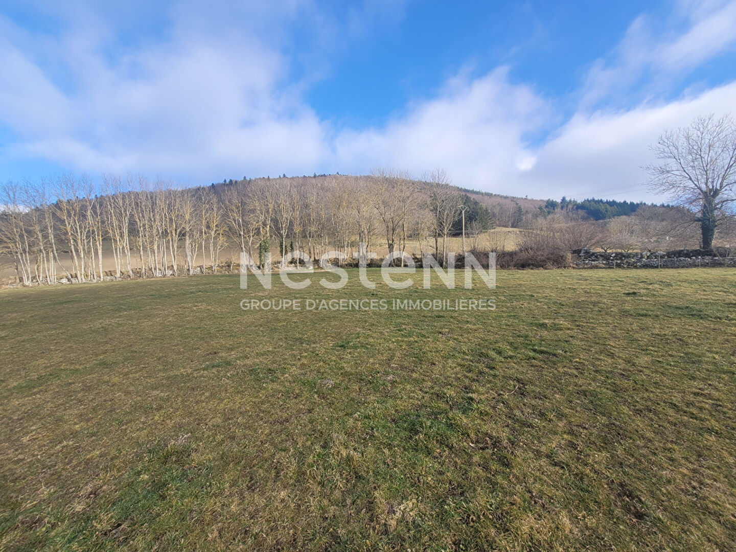 EXCLUSIVITE  SAINT JULIEN DU PINET ! Belle parcelle de 3000 m2 constructible avec vue dégagée et certificat d'urbanisme opérationnel