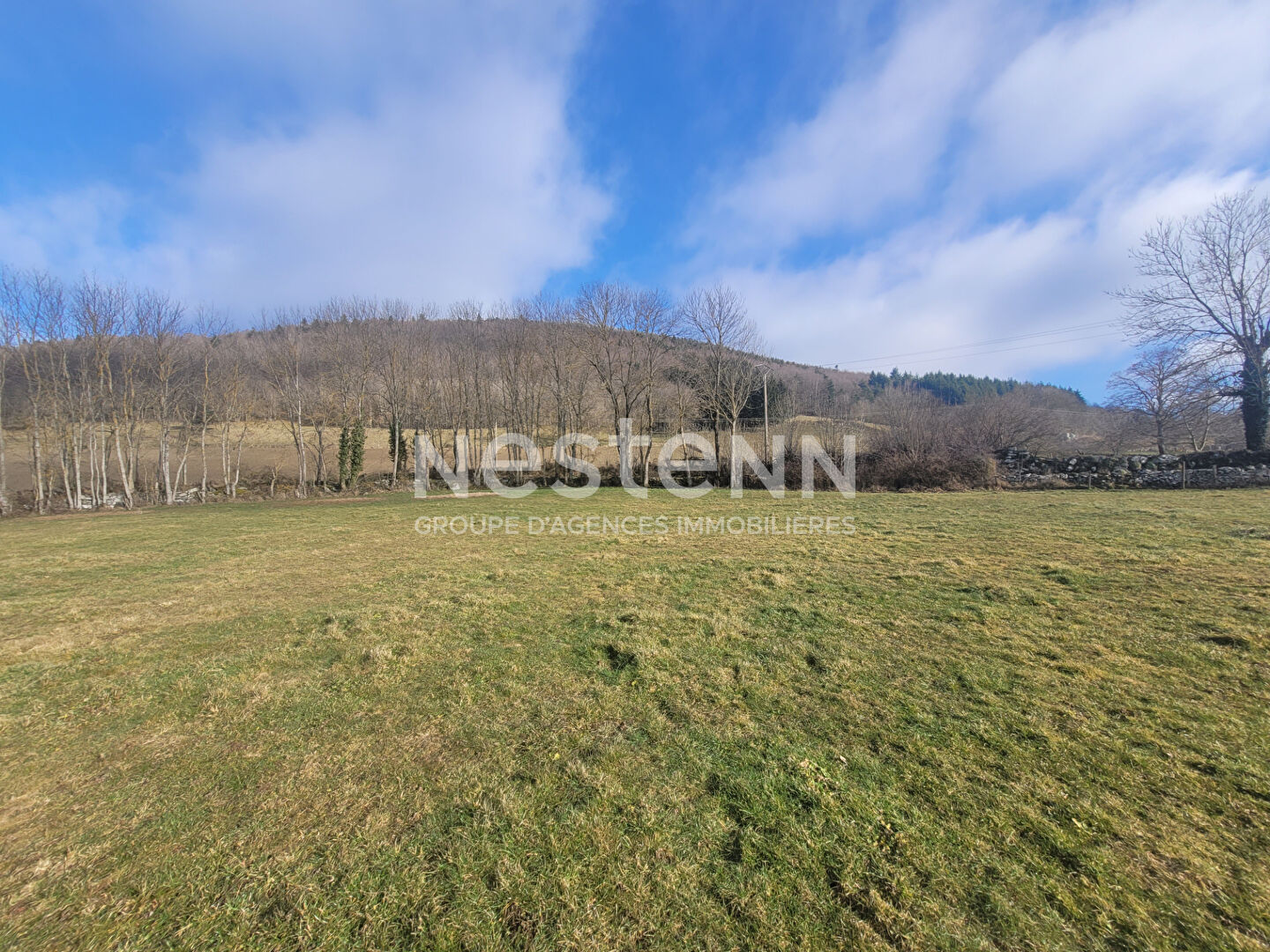 EXCLUSIVITE  SAINT JULIEN DU PINET ! Belle parcelle de 3000 m2 constructible avec vue dégagée et certificat d'urbanisme opérationnel