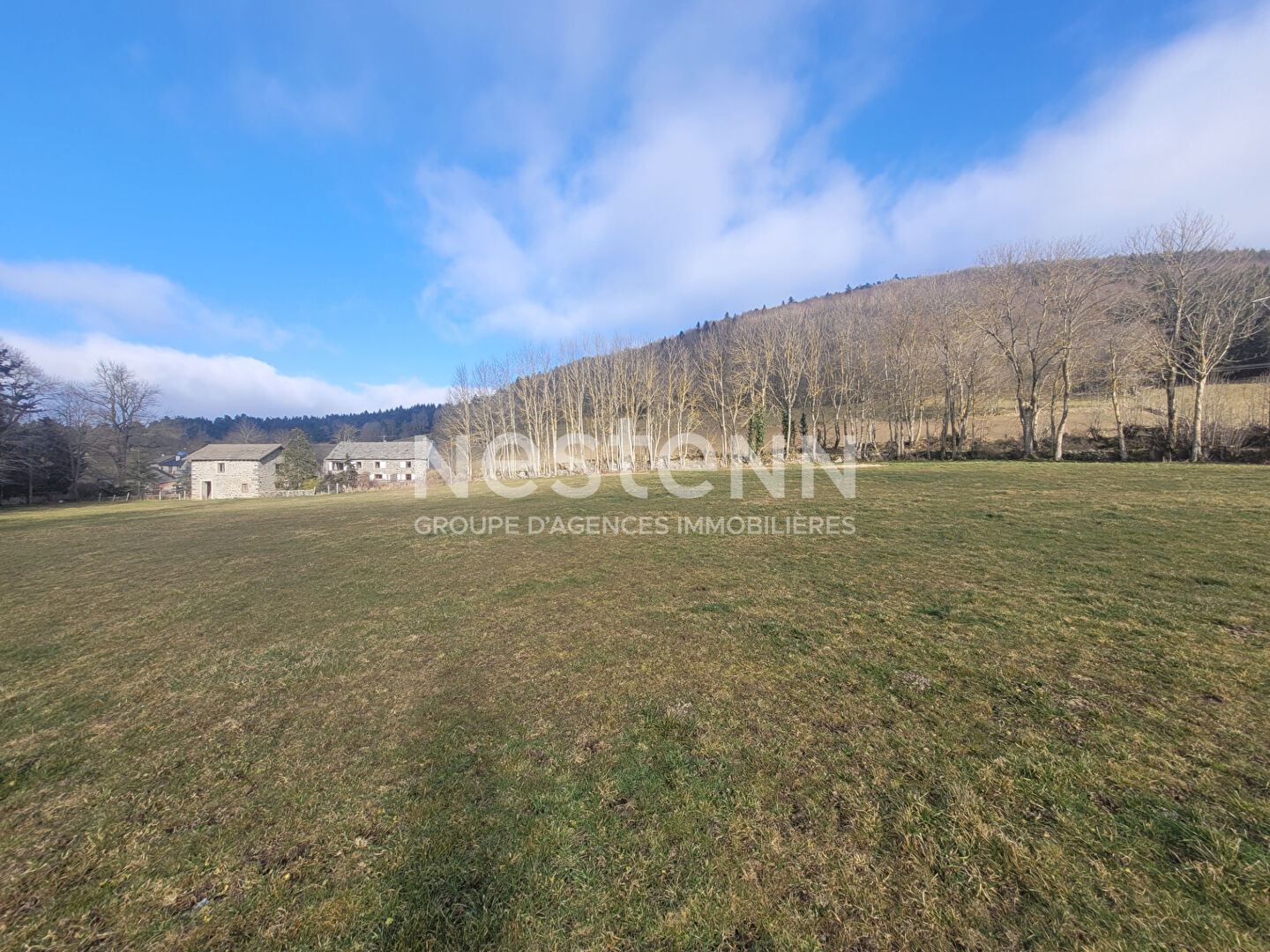 EXCLUSIVITE  SAINT JULIEN DU PINET ! Belle parcelle de 3000 m2 constructible avec vue dégagée et certificat d'urbanisme opérationnel