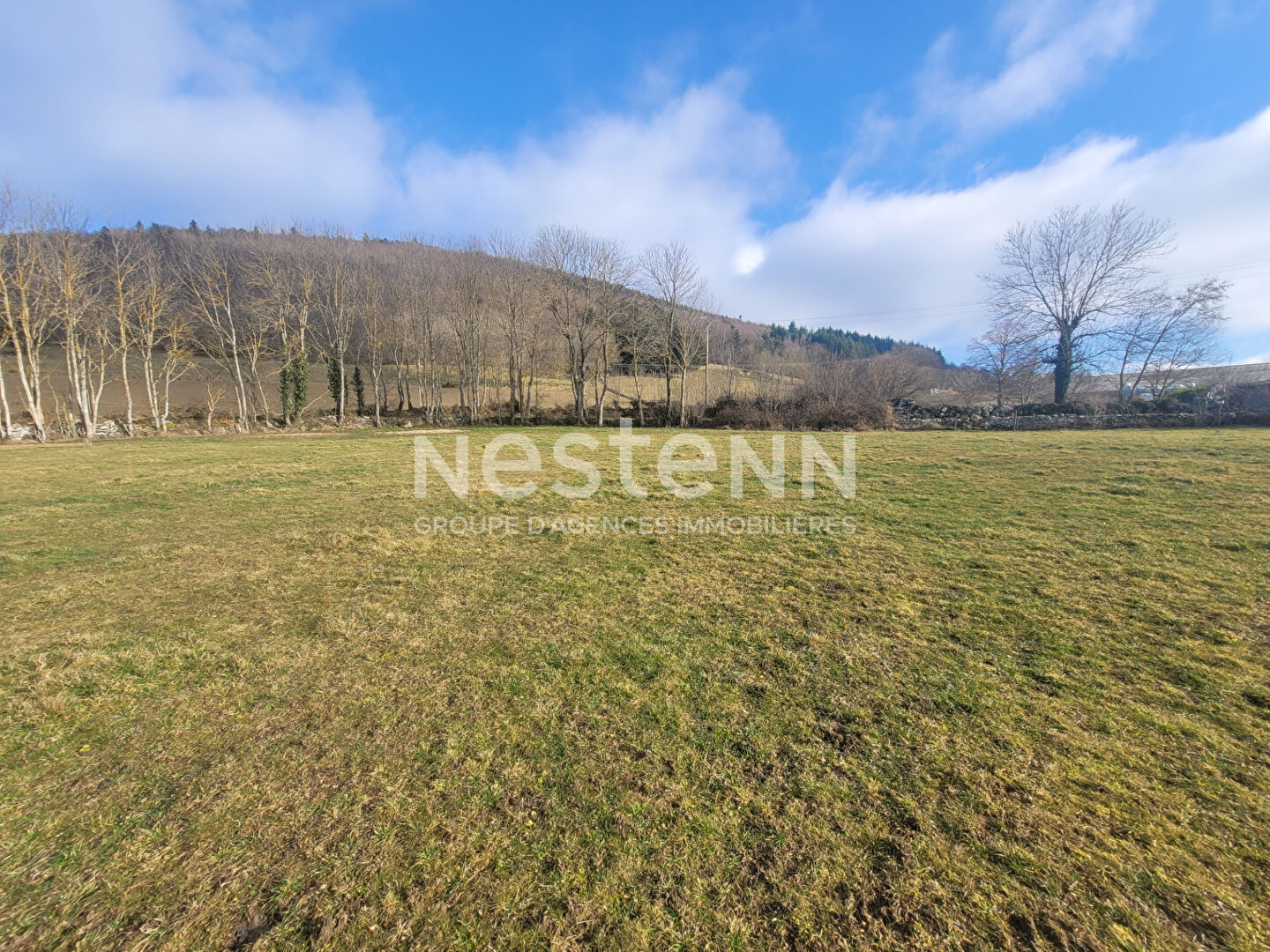 EXCLUSIVITE  SAINT JULIEN DU PINET ! Belle parcelle de 3000 m2 constructible avec vue dégagée et certificat d'urbanisme opérationnel