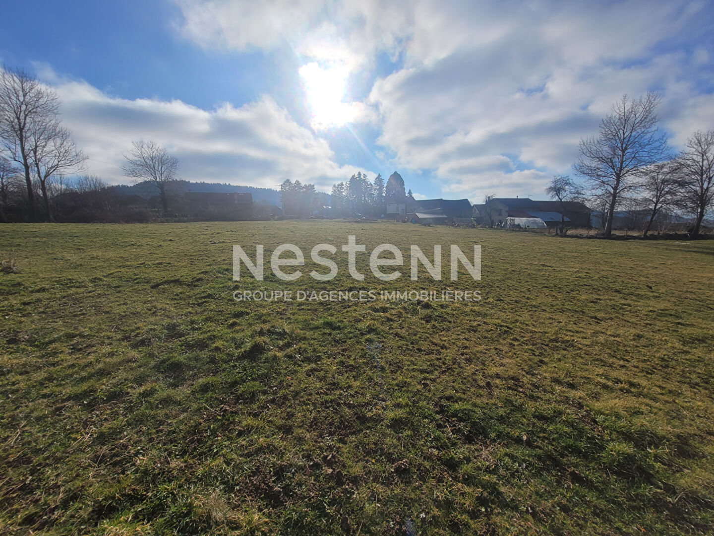 EXCLUSIVITE  SAINT JULIEN DU PINET ! Belle parcelle de 3000 m2 constructible avec vue dégagée et certificat d'urbanisme opérationnel