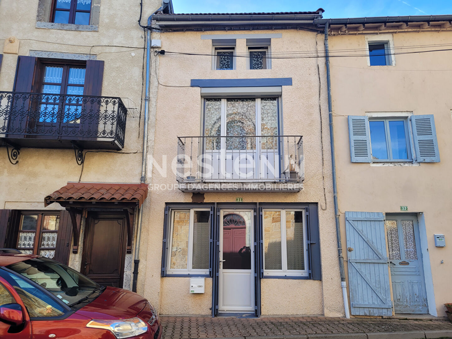 EXCLUSIVITE ! Maison de ville avec balcon et cave, en plein Centre  de Retournac