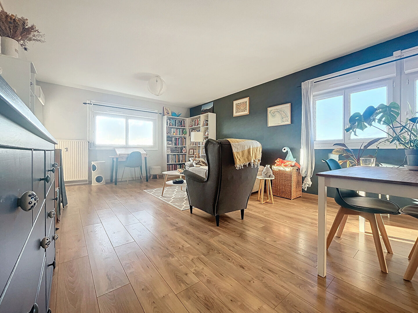 ANGERS - Madeleine / Justices - Appartement type 4 - 2chambres - stationnement - balcon - cave