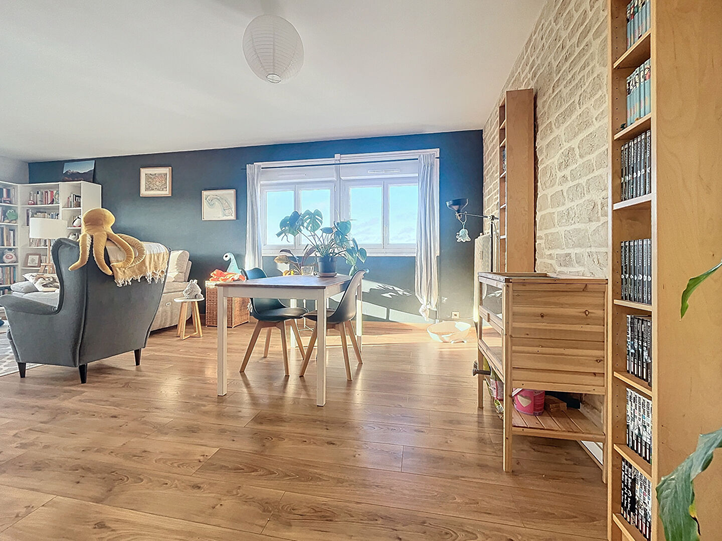 ANGERS - Madeleine / Justices - Appartement type 4 - 2chambres - stationnement - balcon - cave