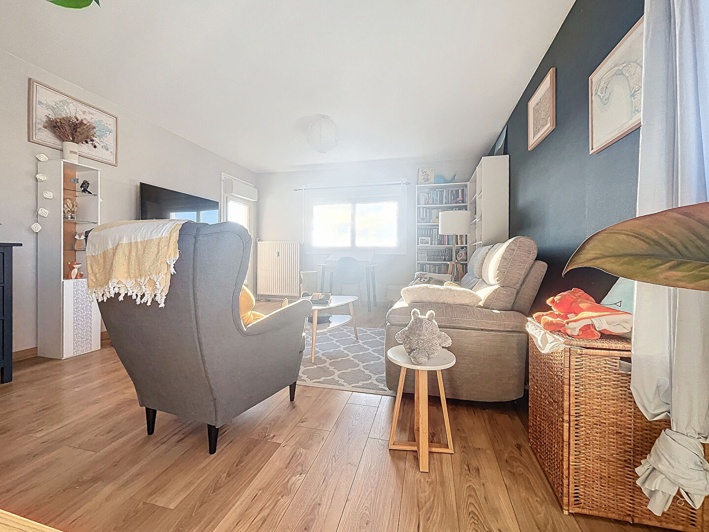 ANGERS - Madeleine / Justices - Appartement type 4 - 2chambres - stationnement - balcon - cave