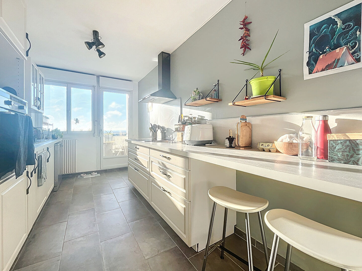 ANGERS - Madeleine / Justices - Appartement type 4 - 2chambres - stationnement - balcon - cave