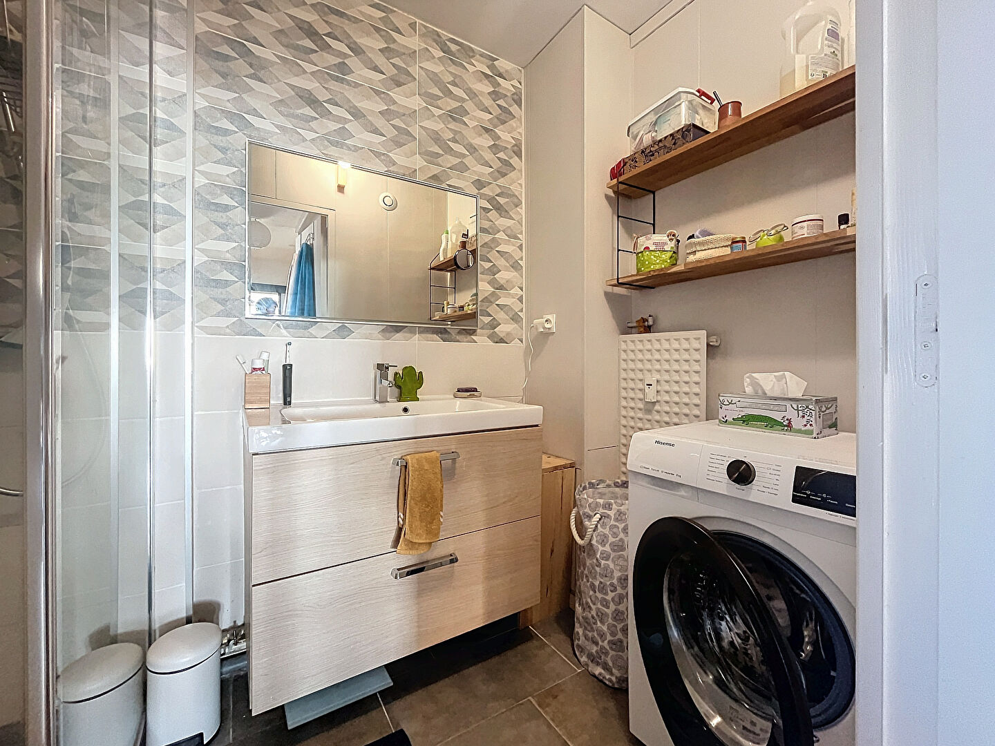 ANGERS - Madeleine / Justices - Appartement type 4 - 2chambres - stationnement - balcon - cave