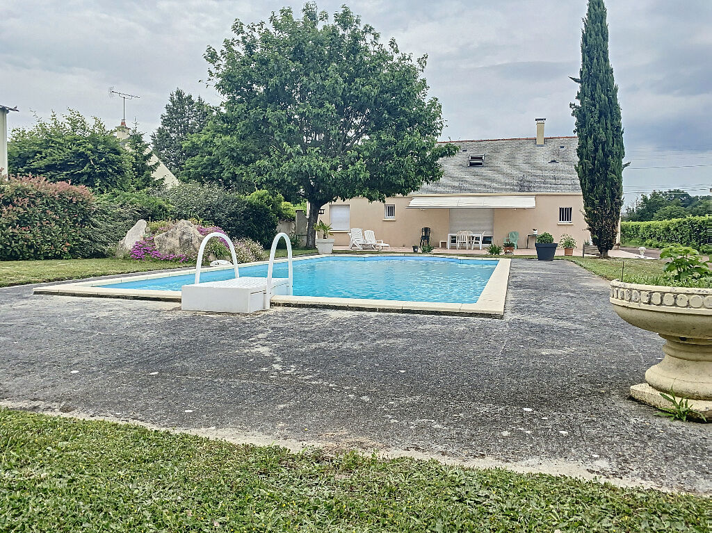 MONTREUIL SUR LOIR : MAISON DE PLAIN-PIED SUR TERRAIN DE PLUS DE 1400M²