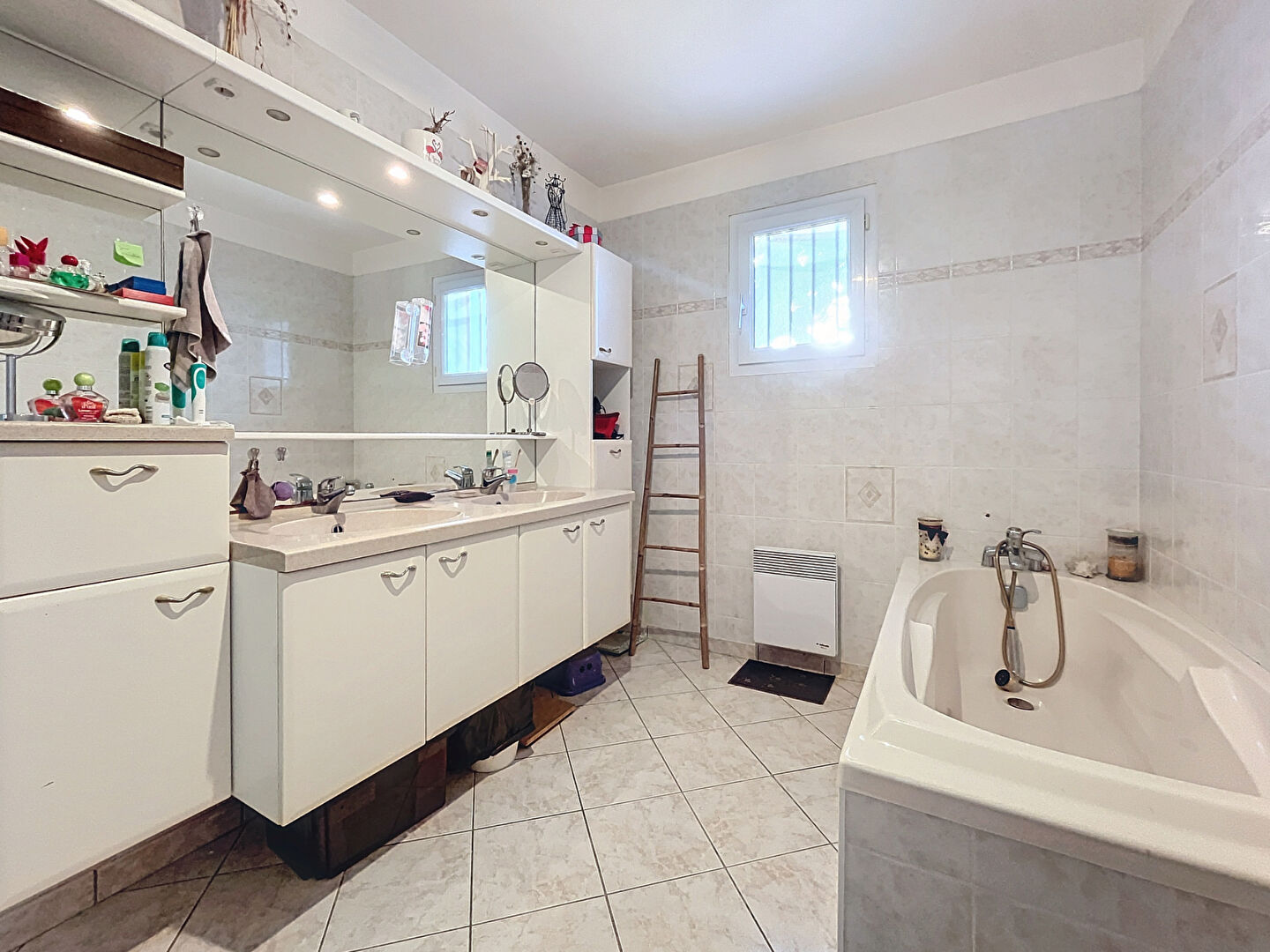MONTREUIL SUR LOIR : MAISON DE PLAIN-PIED SUR TERRAIN DE PLUS DE 1400M²