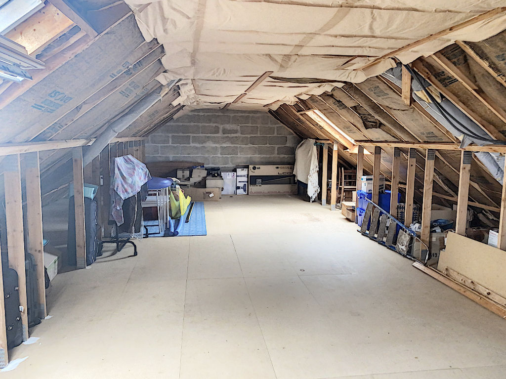 MONTREUIL SUR LOIR : MAISON DE PLAIN-PIED SUR TERRAIN DE PLUS DE 1400M²