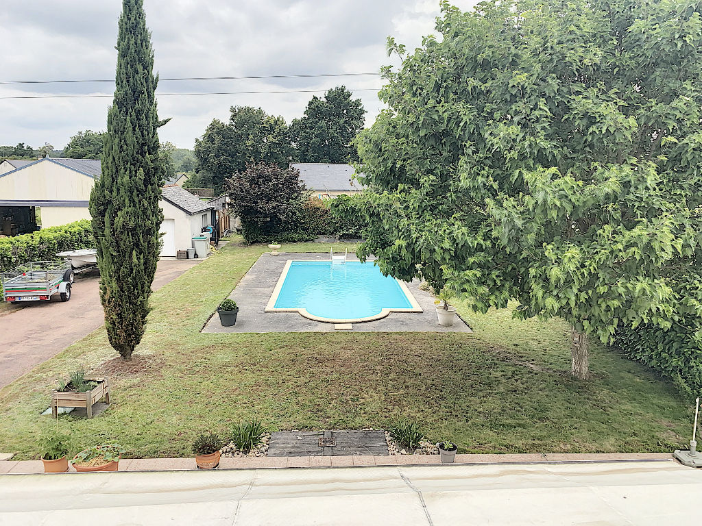 MONTREUIL SUR LOIR : MAISON DE PLAIN-PIED SUR TERRAIN DE PLUS DE 1400M²