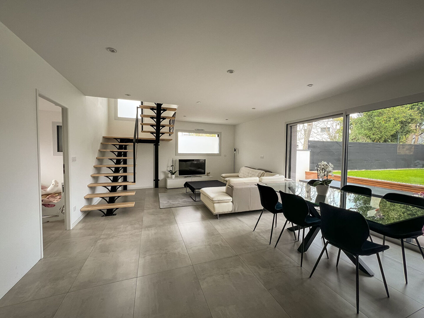 Maison de 4 chambres dont une au rez de chaussée à Trélazé avec jardin et garage