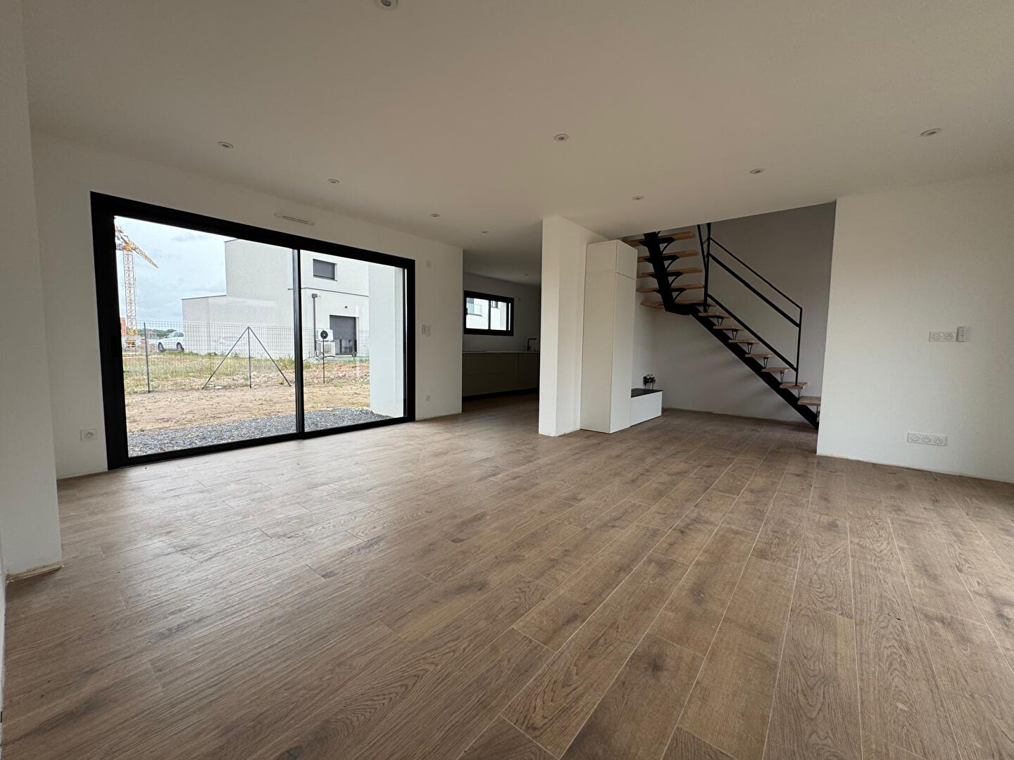 Maison contemporaine de 4 chambres dont 1 au rez de chaussée avec jardin et garage