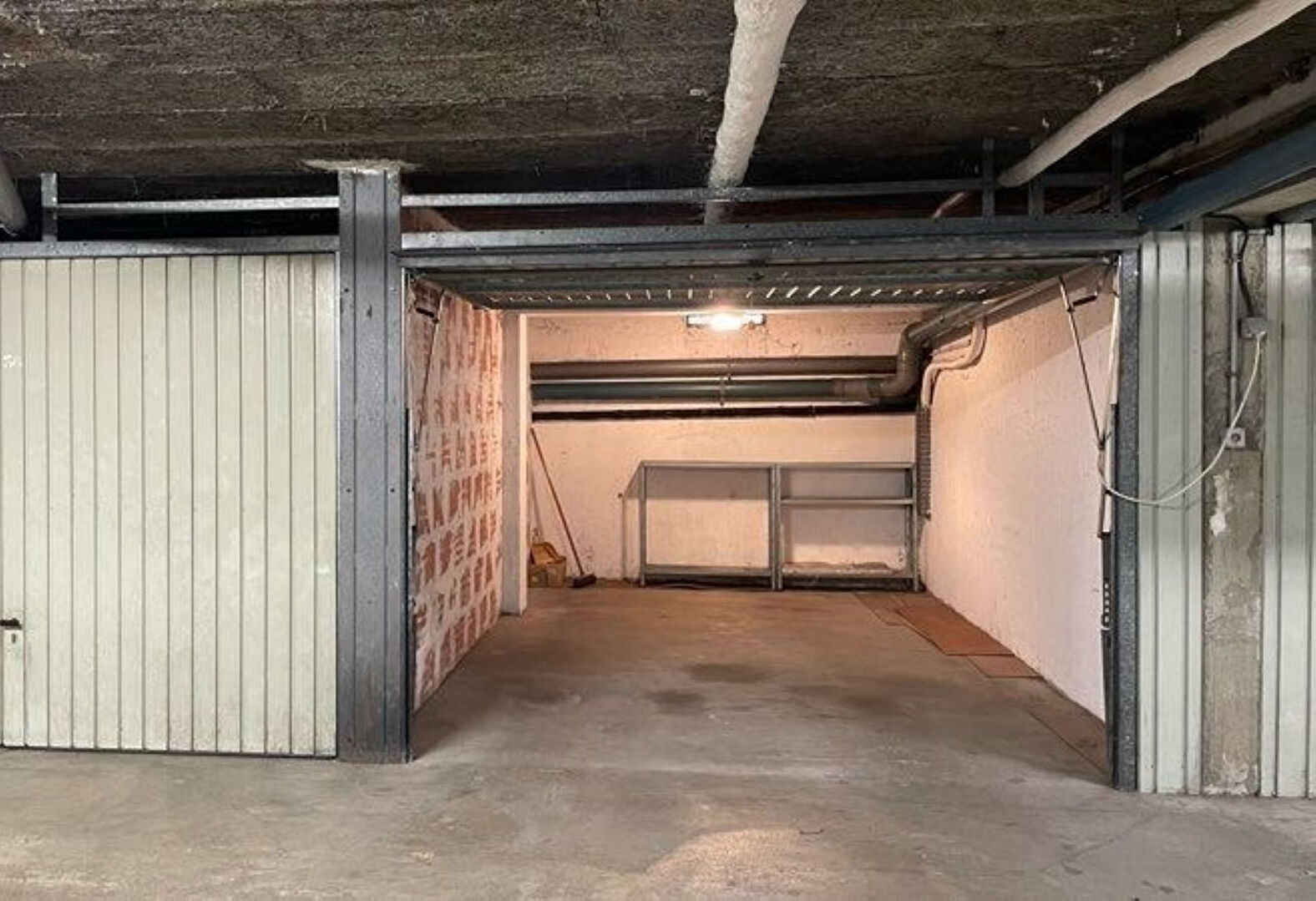 ANGERS -  ESA / CATHO - Parking / box 15 m2