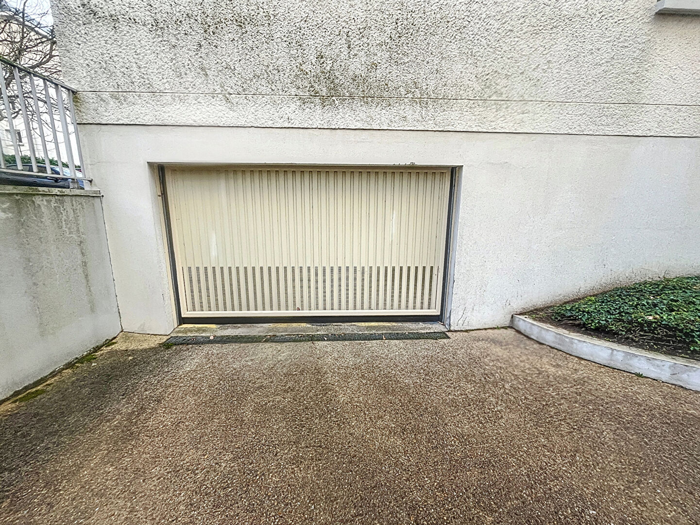 ANGERS -  ESA / CATHO - Parking / box 15 m2