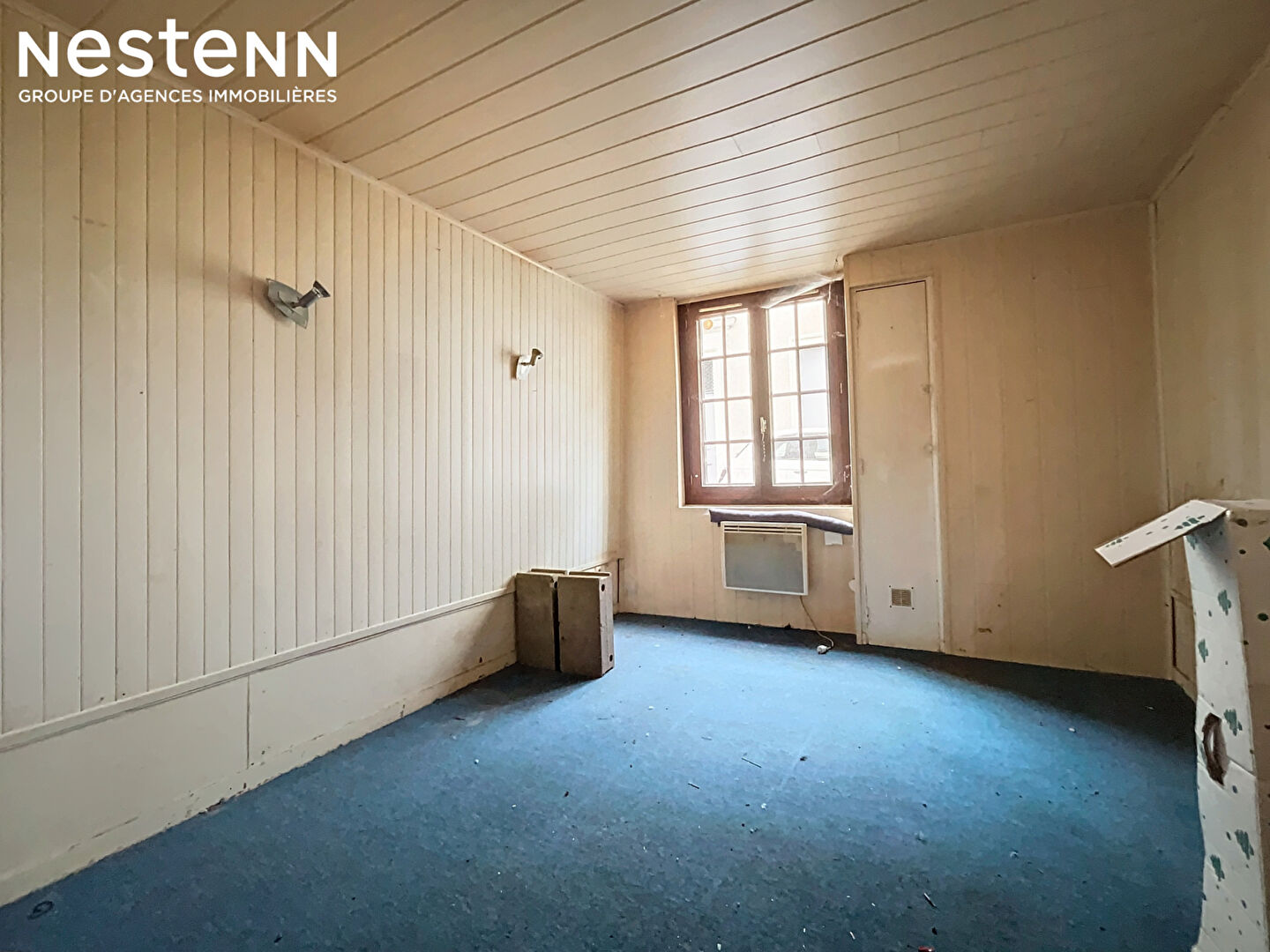 Maison Les Ponts De Cé avec locataire au 1er étage et rez de chaussée à rénover + cour