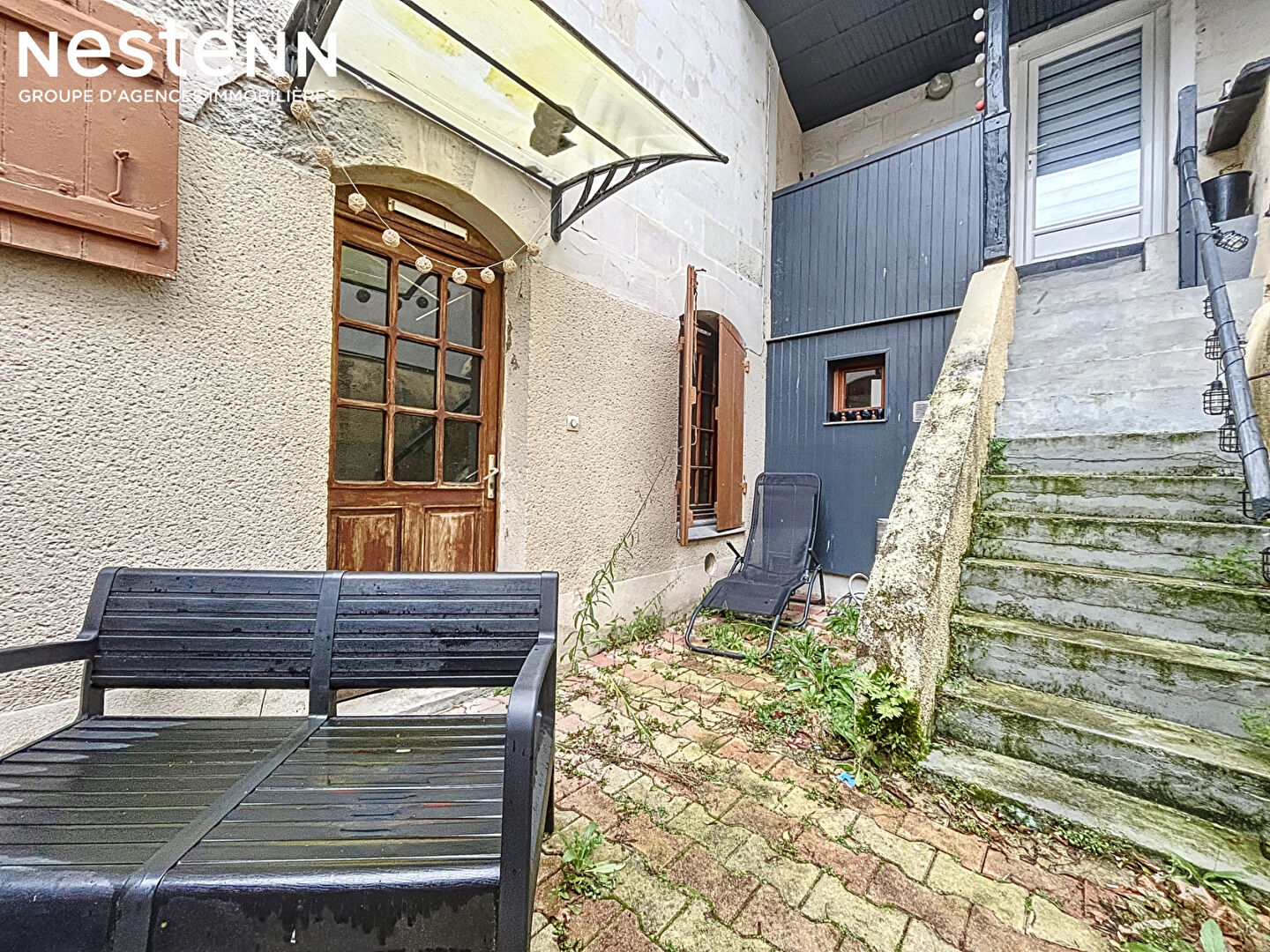 Maison Les Ponts De Cé avec locataire au 1er étage et rez de chaussée à rénover + cour