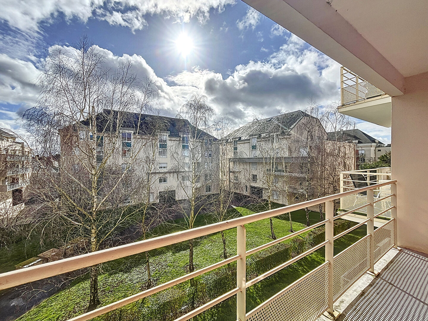 À Vendre - Appartement T3 de 67 m² lumineux avec ascenseur et place de stationnement, emplacement idéal 