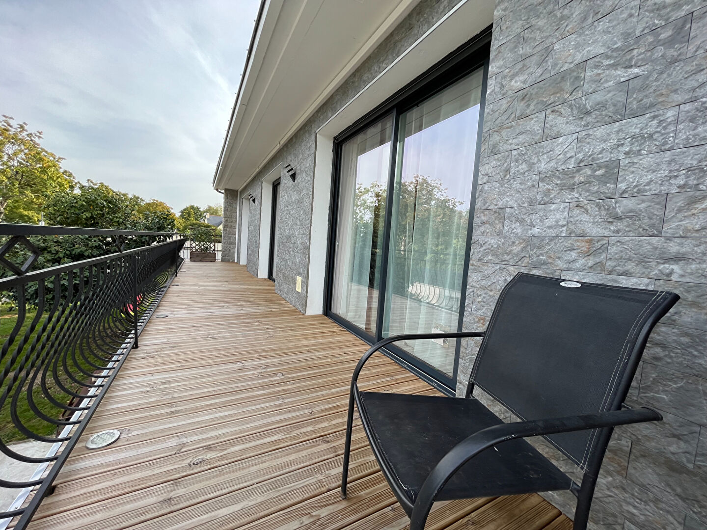 Maison à Avrillé 205 m² habitables, 6 chambres, sous-sol, jardin