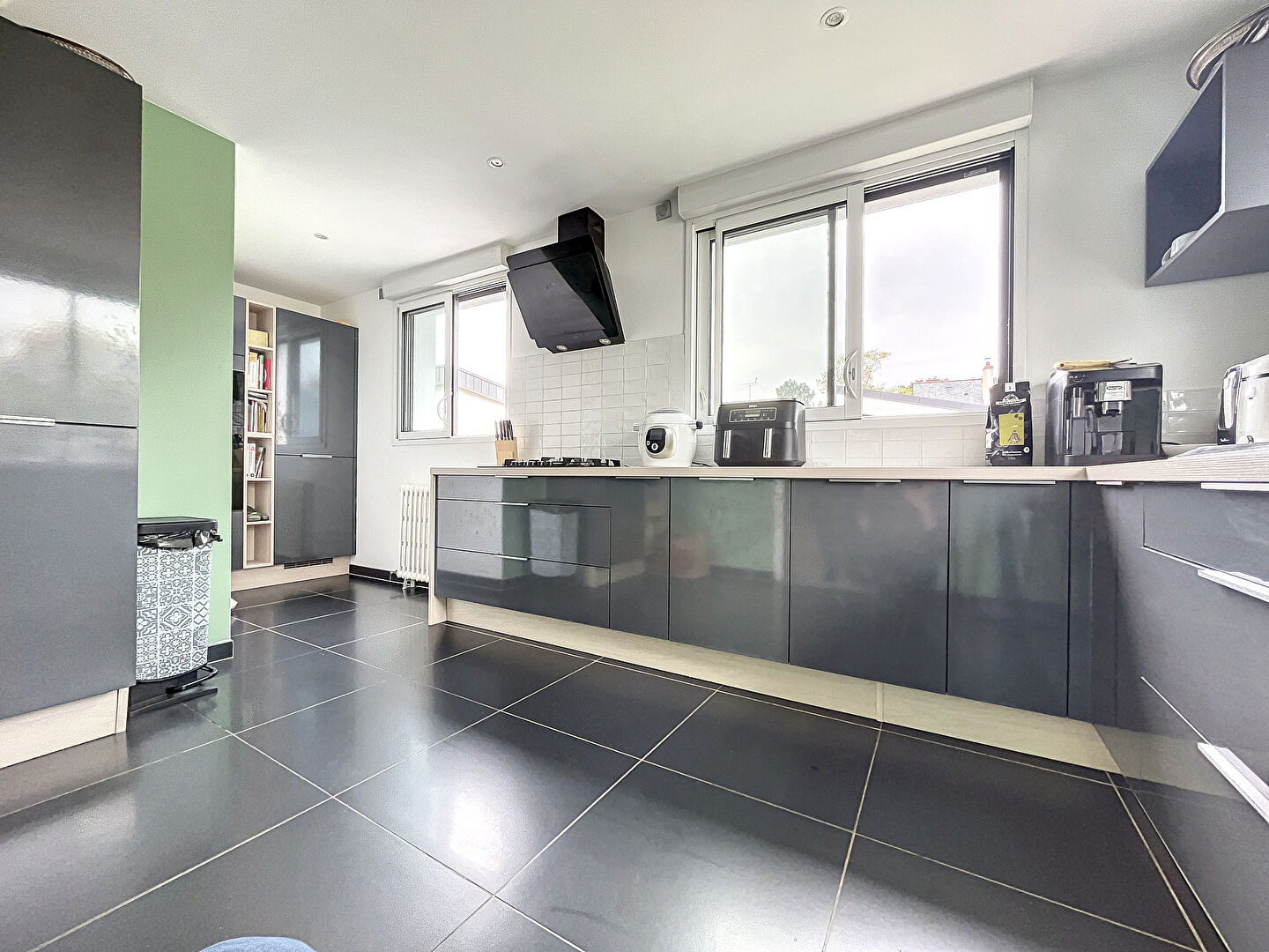 Maison à Avrillé 205 m² habitables, 6 chambres, sous-sol, jardin